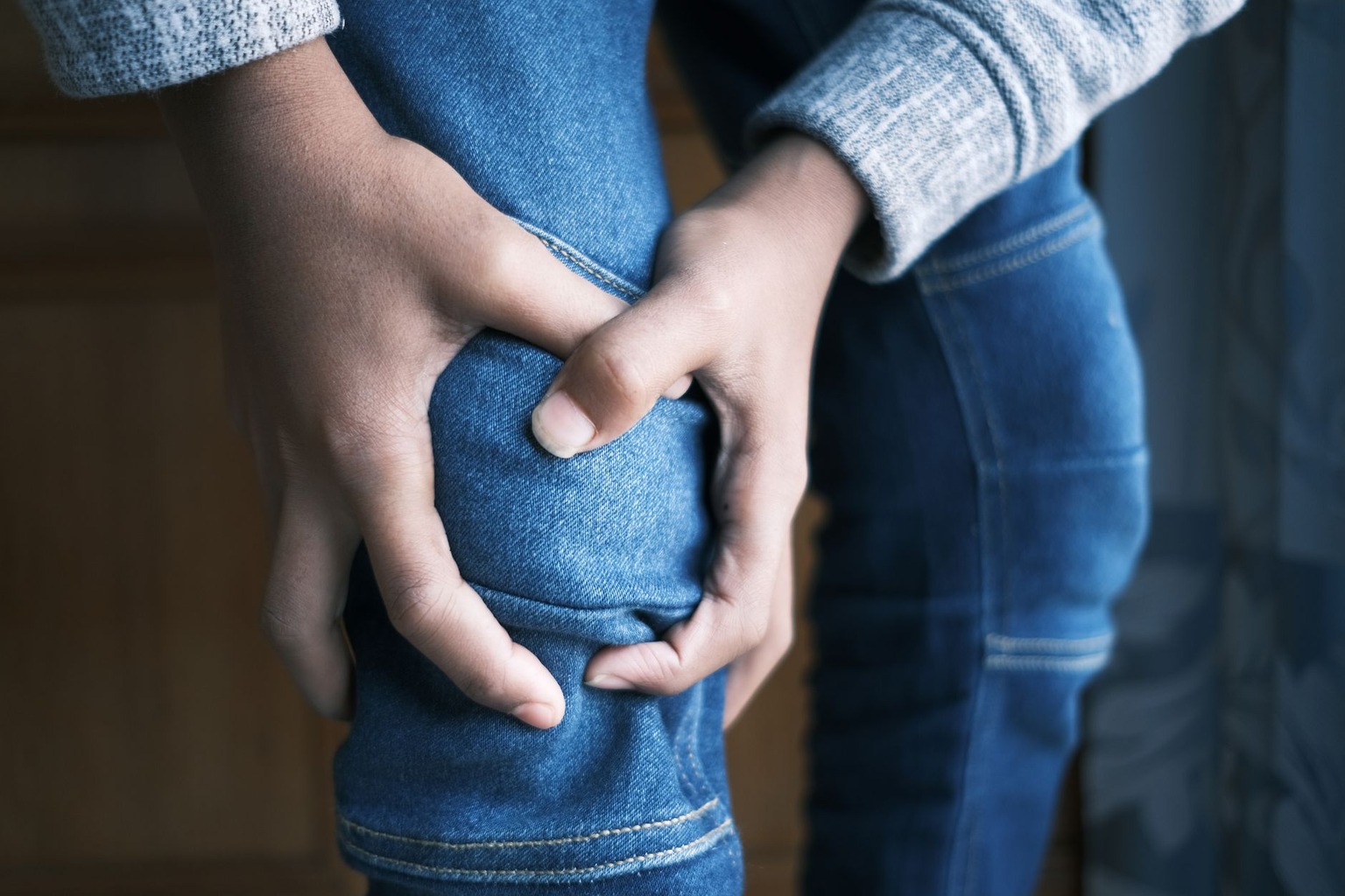 Movimientos de yoga para fortalecer el cartílago sin impacto en las rodillas — Señales de que tu cartílago está respondi