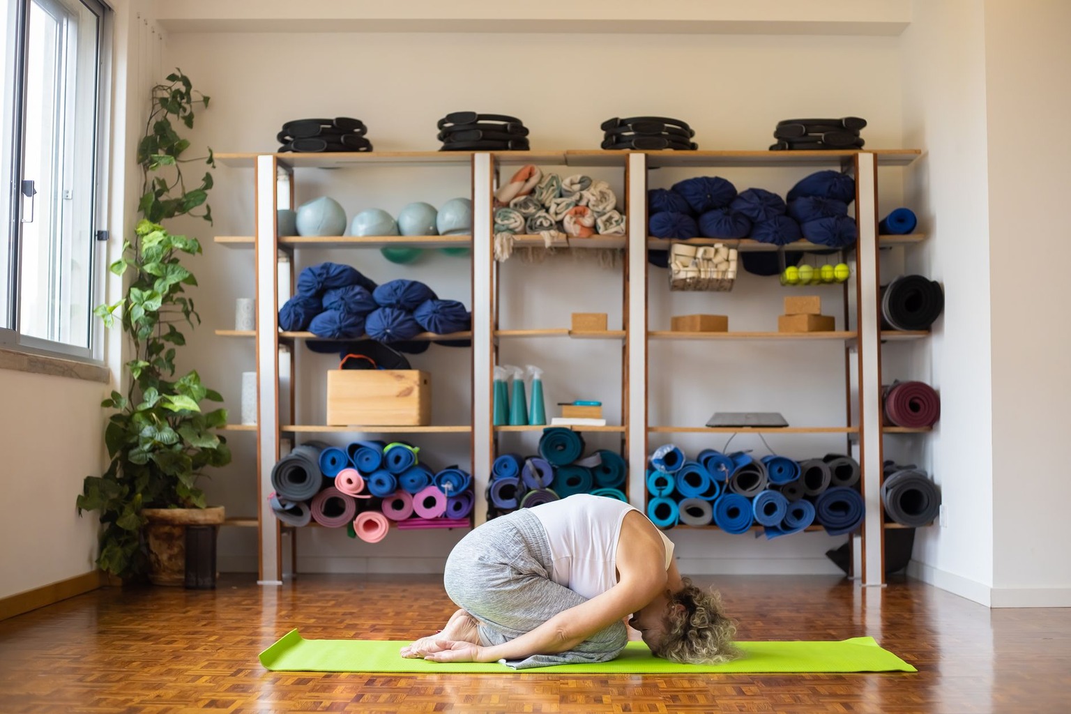 Yoga restaurativo: posturas suaves para reparar el cartílago dañado